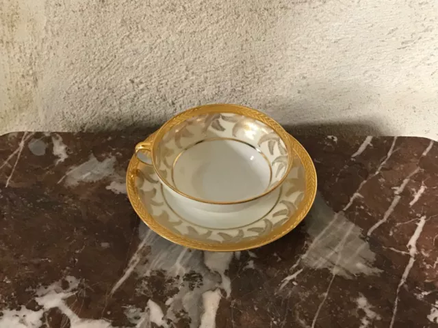 Service déjeuner en porcelaine de Limoges, décoré à l’or