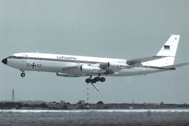 AK Airliner Postcard LUFTWAFFE Boeing 707