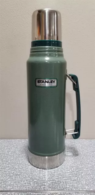 Stanley Thermos Classic Vacuum Bottle 2 QT = 1.9L Hammertone Green EUC