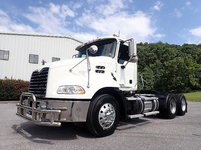 2015 Mack Pinnacle Cxu613 Tandem Daycab With 3 Line Wetline