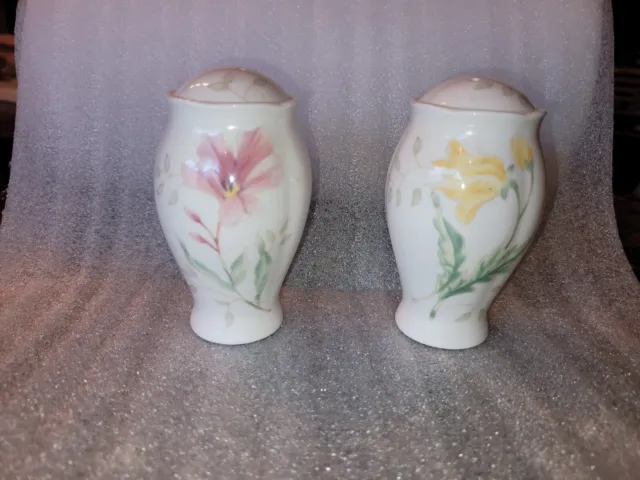 Lenox Butterfly Meadow Salt And Pepper Shakers Porcelain. Excellent Condition