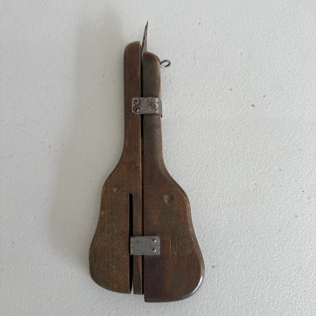 Herramienta de enganche antigua de colección con aguja deslizante perforadora de madera