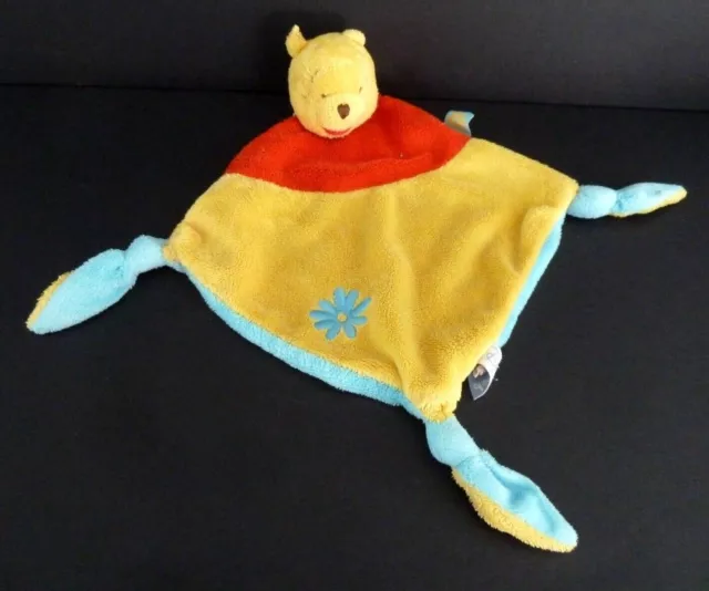 40. DOUDOU PLAT DISNEY WINNIE jaune orange rouge fleur bleu  Lire ETAT CORRECTE