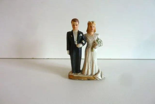 Ancien couple de mariés en plâtre pour gâteau de pièce montée année 1930 B/T