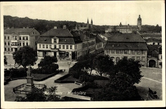 Ak Neustrelitz´in Mecklenburg, Marktplatz, Löwen Apotheke,... - 10615706