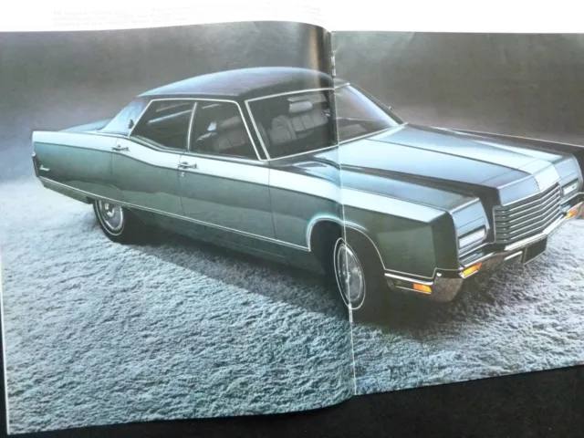 1971 Lincoln Continental/Mark III Car  Dealer Sales Brochure 16 pages 2