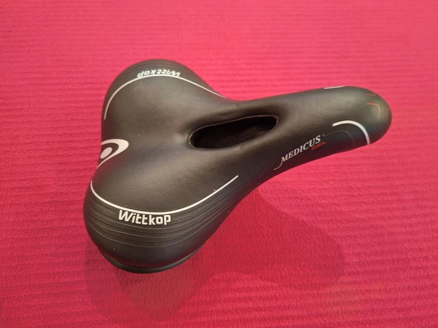 Selle De Vélo WITTKOP Medicus 5 Zones – Confort Orthopédique Mousse Mémoire De Forme, Idéale Hommes & Femmes VTT, Trekking, Ville