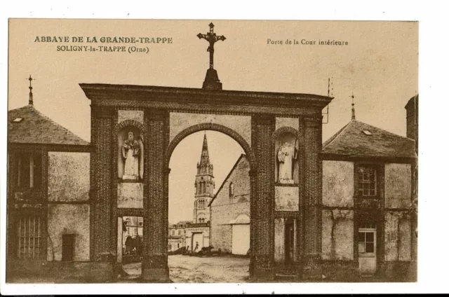 CPA-Carte Postale -France Soligny-la-Trappe- Abbaye -Porte de la Cour Intérieure