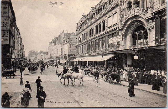 75015 PARIS - la rue de sevres.