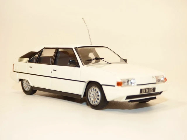CITROEN BX 16 TRS blanc 1983 1/43