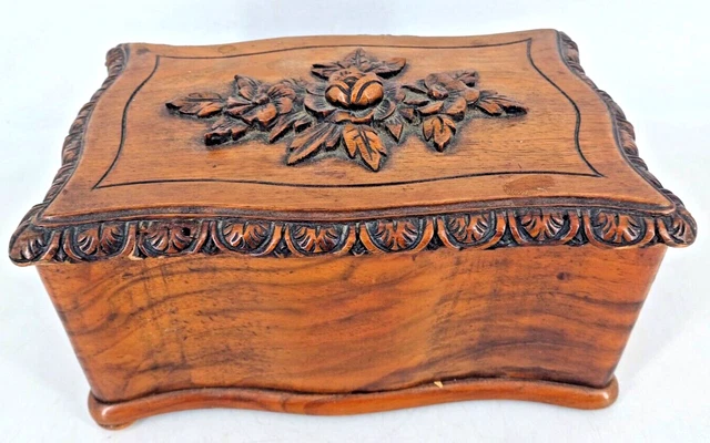 ANCIENNE BOITE A Bijou En Bois Sculpte Sur Couvercle Avec Miroir