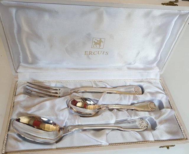 Couvert metal argenté en coffret : un couteau une fourchette grande cuillère et petite cuillère - Arts de la table