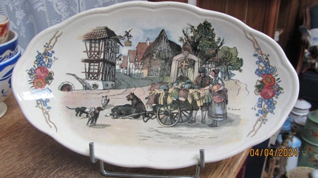 tres ancien petit plat obernai ovale de sarreguemines,tres bon état,signé h.loux