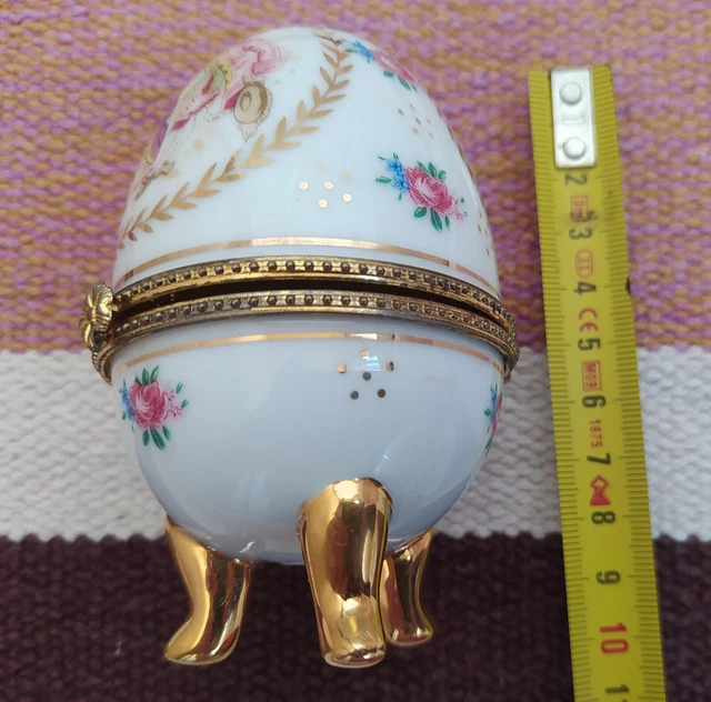 Œuf boite a bijoux scène romantique tripode en porcelaine  LBP vintage
