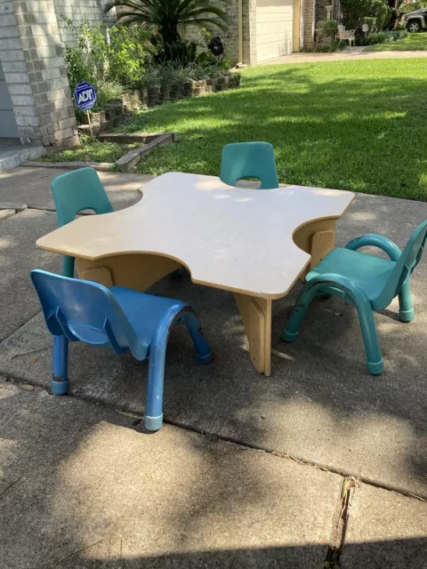 Unique Cute Kids Table and Chairs set