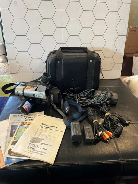 Videocámara con zoom digital Sony Handycam CCD-TRV65 video HI8 XR 72x con extras funcionando