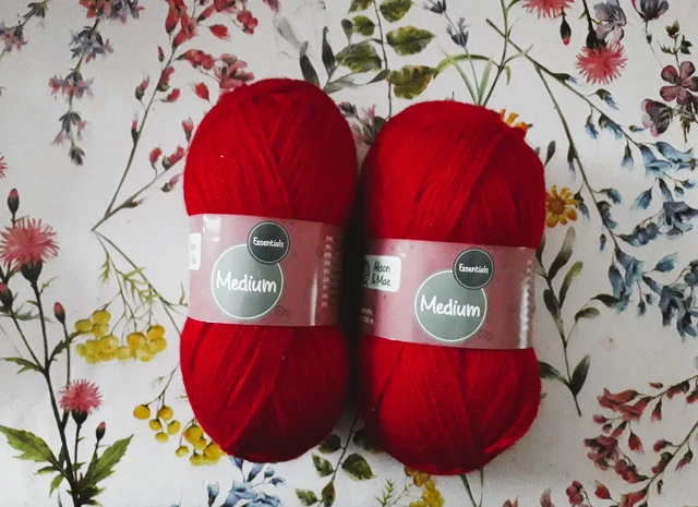 2 Grosses Pelotes De Laine Alison Et Mae Medium