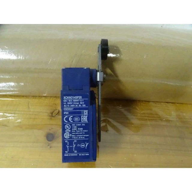 TELEMECANIQUE XCKN2145P20 INTERRUPTEUR Levier avec Roulette 240V 10A ...