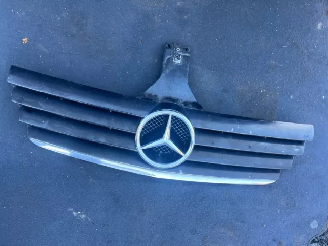 C10* Mercedes Benz CL203 Kühlergrill Frontgrill A2038800383 Farbe Schwarz