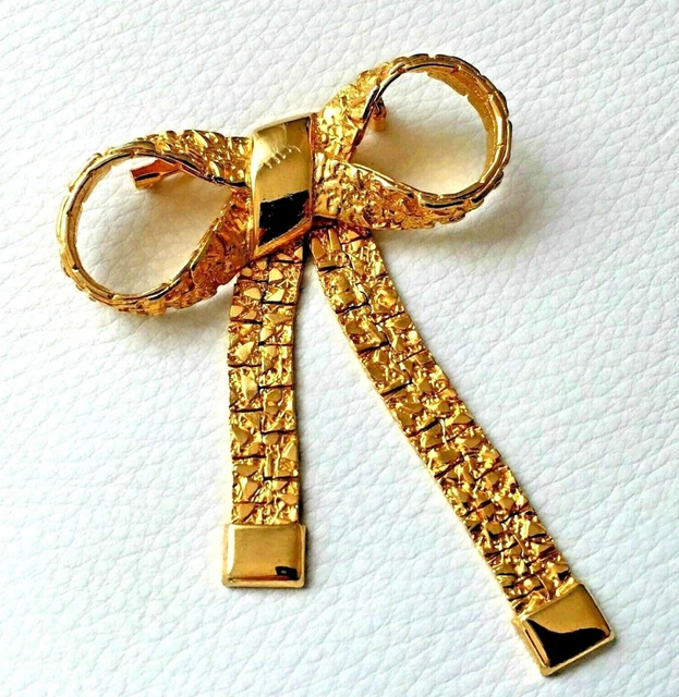 broche CHANEL CC Logos sertie de strass plaqué or Vintage