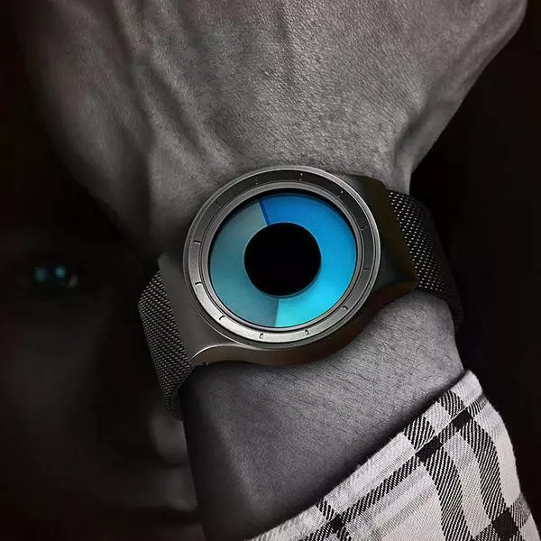 Montre online futuriste japonaise