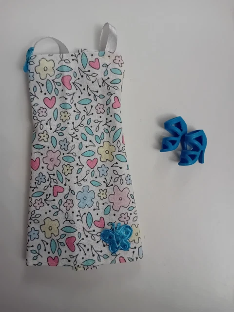 Coffret 2 Habits Barbie : Robe Bleu + Jupe A Carreaux Jaune Et Rose Et Bottes Tenue De Ville Vetement Poupee