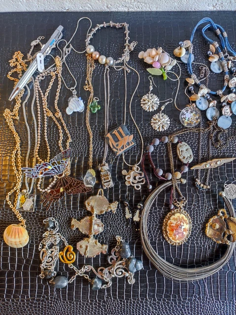 Lot De Bijoux Anciens Et Vintage - Colliers - Occasion - Parfait Pour Créateurs