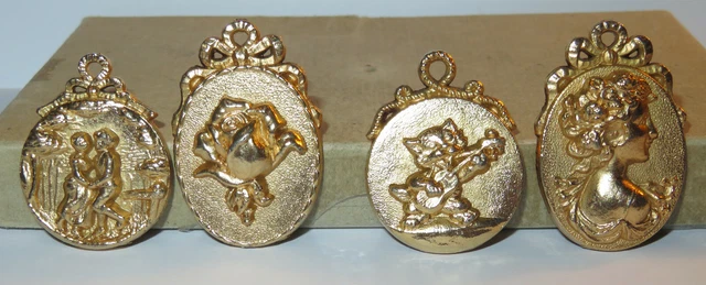 LOT DE 5 FÈVES ANCIENNES EN MÉTAL DORE
