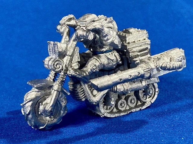 Figurine Warhammer 40K – Moto D'assaut Space Marines – Ultramarines – Métal Peint