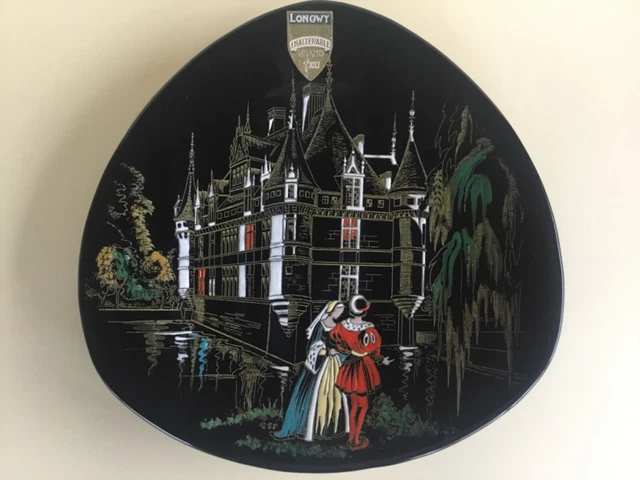Assiette Emaux de Longwy « Château Azay Le Rideau » modèle grand feu, collection