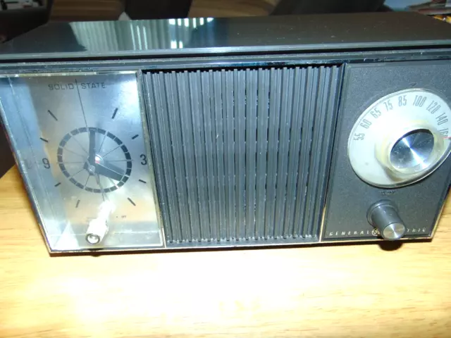 Vintage GE General Electric AM Radio Alarm Clock Model C1478D WORKS