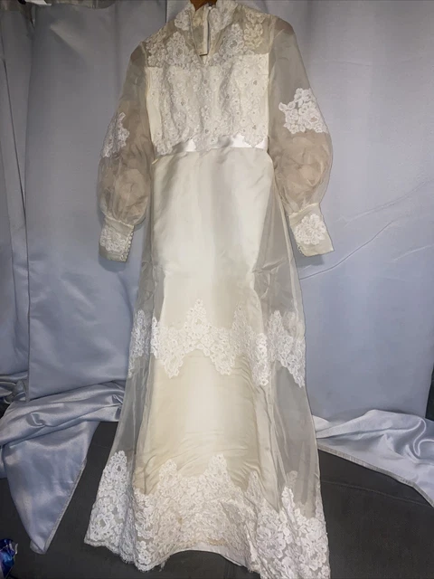 Woman's Vintage Cream Color Long Sleeve Wedding Dress Unsized