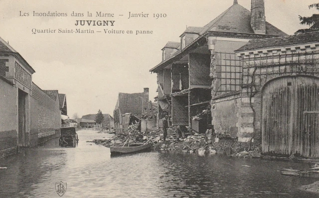 CPA 51 Les Flundations dans la Marne JUVIGNY Car Broken Down Neighborhood St Martin