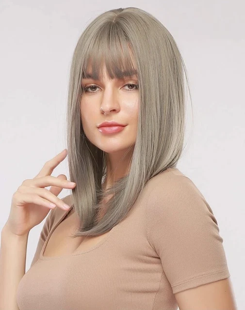 Perruque Synthétique Courte Gris Clair Avec Frange - Cheveux Lisses, Bonnet Monofilament - Taille Moyenne + 1 Bonnet Offert