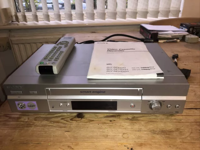 Sony SLV-SE240 VHS Video Recorder VCR Player With Remote and Manual