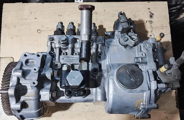 Mitsubishi Fuso Canter Fuso 4D33 Fuel Injection Pump ME230104