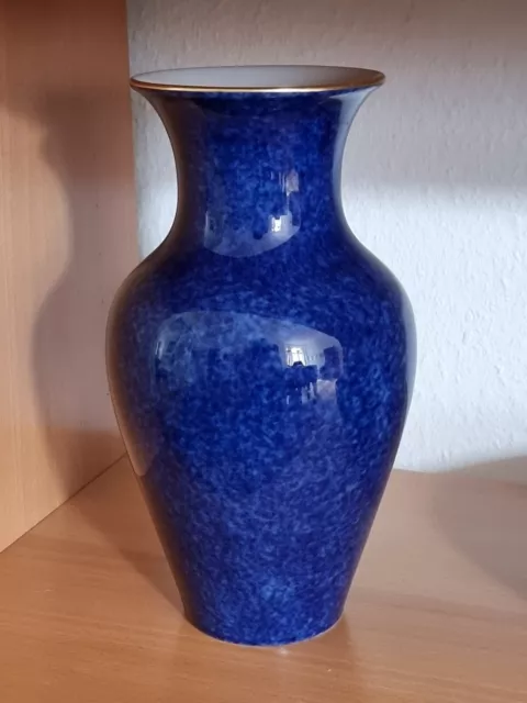KPM Berlin Vase Chinesische Form, Kobalt blau, mit Goldrand, Vintage