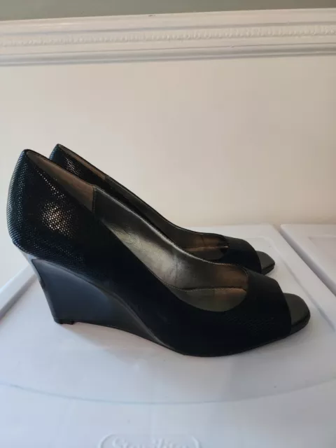 Bandolino Jamila Open Toe Wedge Heels Black Fabric Size 8.5 M Gently Used 3