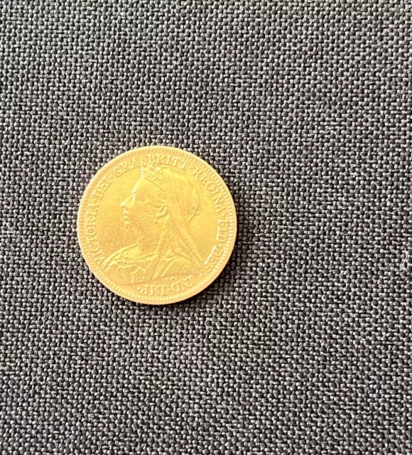 1900 Queen Victoria Veiled Head 22Ct Gold Half Sovereign Coin