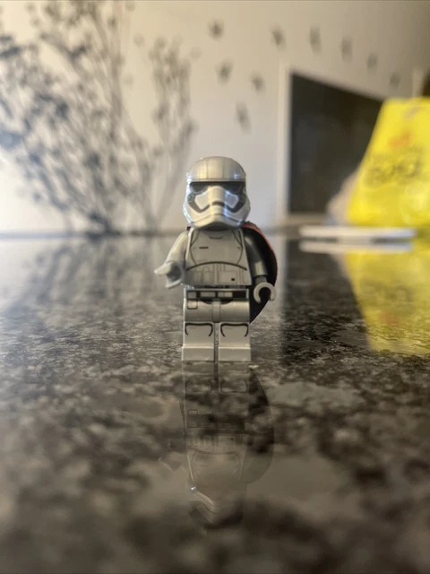 LEGO Star Wars Captain Phasma Minifigure sw0684 mint condition