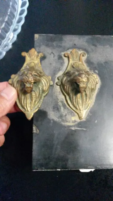 Belle Paire De Tetes De Lions En Bronze France Xix Em Siecle Gx
