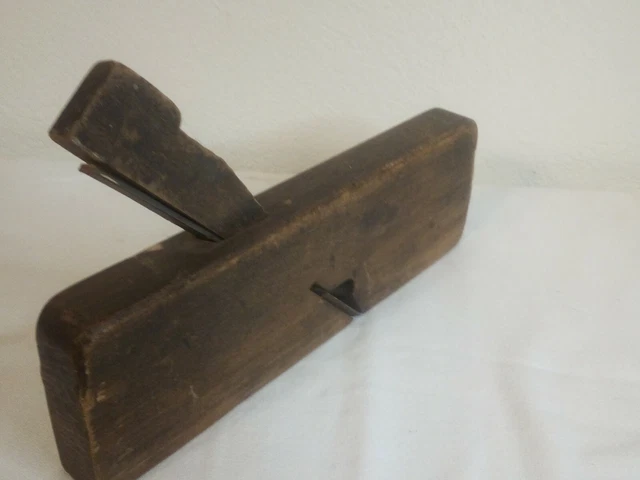 Vintage Solid Wood Molding Plane Sharp Knife Wedge Flat Bottom Carpenters Tool