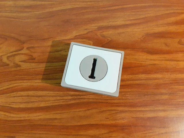 Prise Téléphone Murale Arnould Modèle 1001 - Blanc Cassé/Taupe - Pour Intérieur - Occasion Fonctionnelle