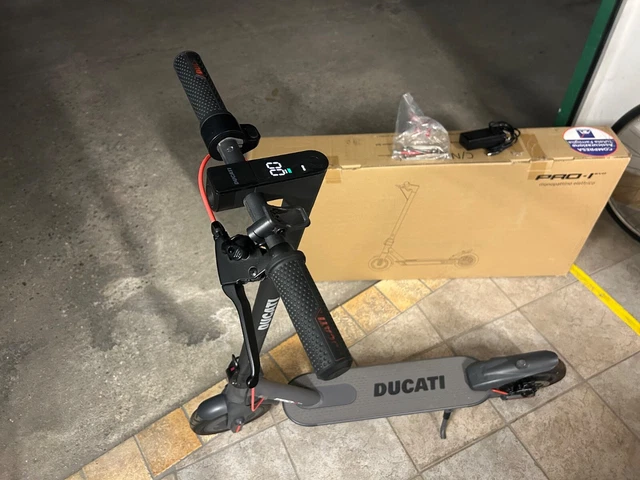 Veicolo Elettrico Leggero Monopattino Elettrico AOVOPRO 350W - Velocità 31 Km/h, Batteria 10.5Ah, Per Adulti, Colore Nero Accensione Minimoto