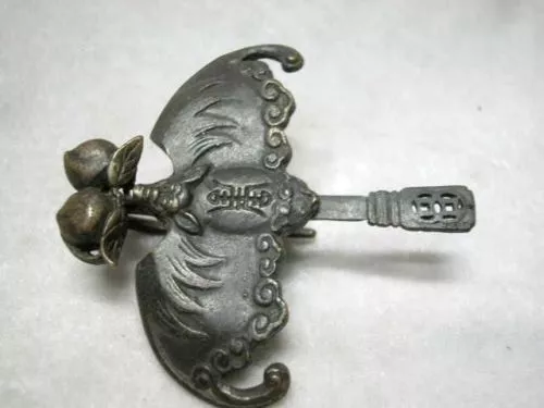 Old Chinese old style bronze copper handmade work bat lock key