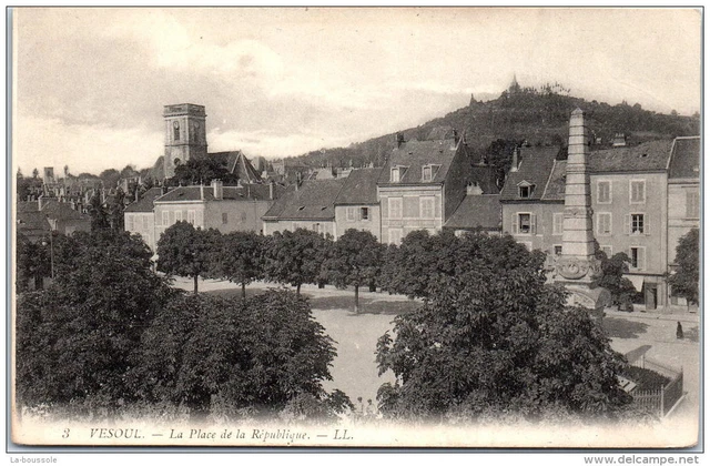70 VESOUL - la place de la republique.