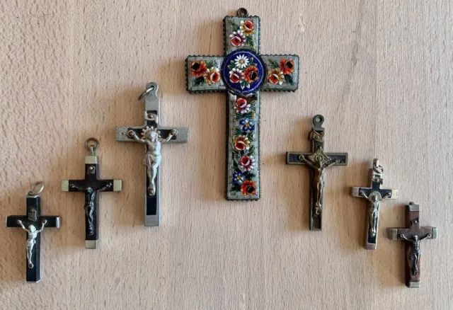 Lot de 7 Anciens Crucifix - Croix religieuses - pendentifs