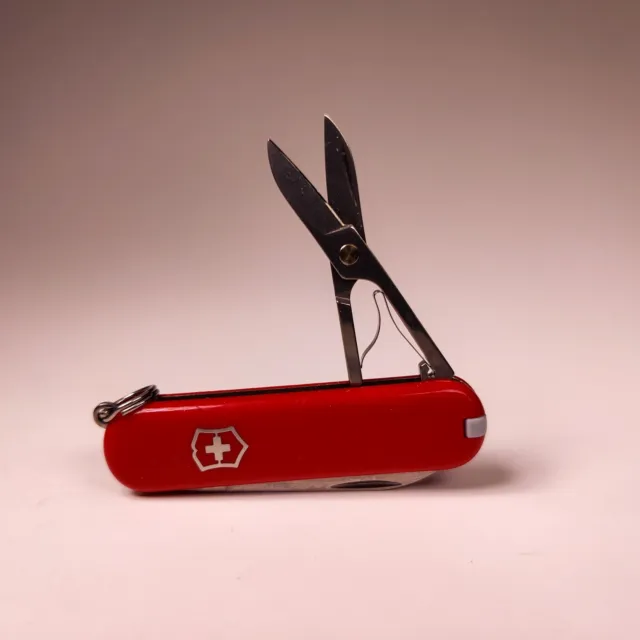 Victorinox Swiss Army 58mm Classic SD Pocket Knife - Red 2