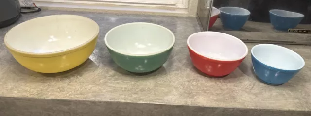 Pyrex Primary Color Vintage Nesting Mixing Bowls Set