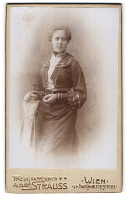Fotografie Atelier Strauss, Wien VI., Mariahilferstrasse 31, Junge Dame mit kuz